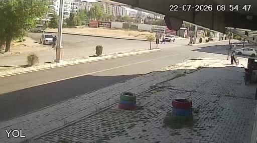 Aynı Sokakta İkinci Kaza: Dün Vatandaş Kıl Payı Kurtuldu