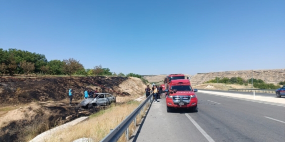 Bariyerlere Çarpan Otomobil Alev Alev Yandı: 1 Kişi Hayatını Kaybetti, 1 Kişi Ağır Yaralı