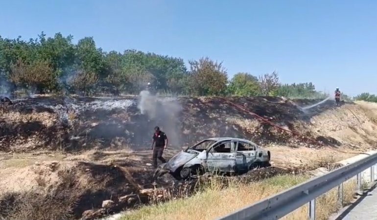 bariyerlere-carpan-otomobil-yangin-cikardi-surucu-hayatini-kaybetti-ZJn8F3Y6.jpg