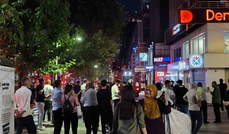 batmanda-plaza-yangini-korku-dolu-anlar-Darqssit.jpg