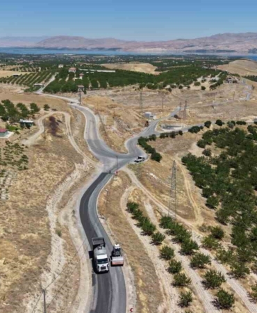 battalgazide-devam-eden-asfalt-calismalariyla-yenilenen-yollar-CnQ99utu.jpg