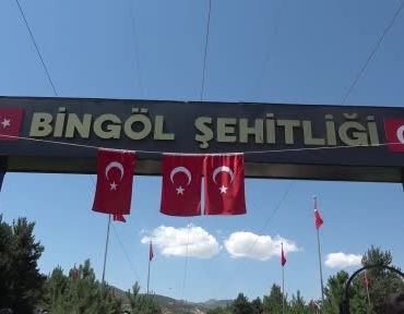 bingolde-15-temmuz-sehitleri-icin-anma-toreni-duzenlendi-VxyguWqd.jpg