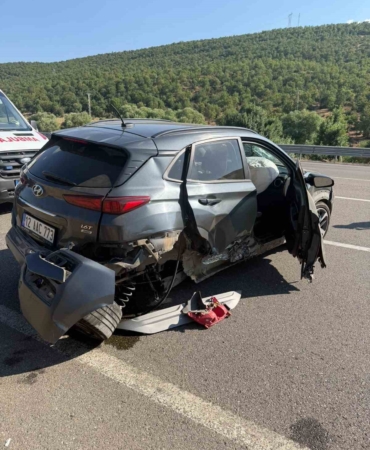 bingolde-otomobil-bariyerlere-carpti-iki-yarali-var-ceZnQCfQ.jpg