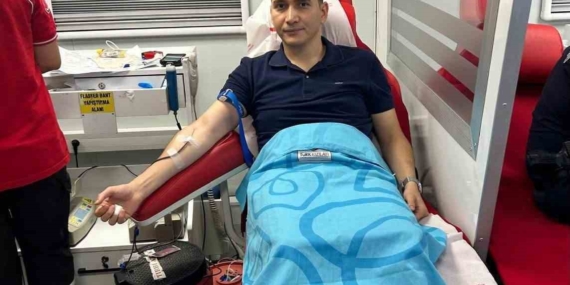 Çermik Kaymakamı Karataş’tan Örnek Davranış: Kan Bağışı Yaptı