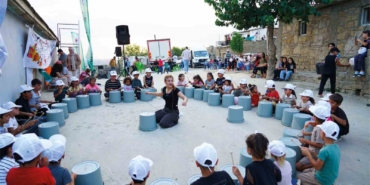 cocuklar-muzikle-bulusuyor-gezici-atolye-ile-mahallelerde-konser-keyfi-GXRwWz1Y.jpg