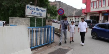 cuzdanini-kaybeden-yasli-kadini-sevindirerek-insanlik-olmemis-dedirttiler-7BAHSju7.jpg
