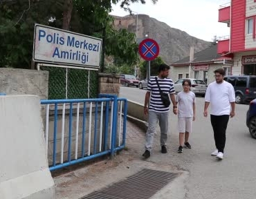 cuzdanini-kaybeden-yasli-kadini-sevindirerek-insanlik-olmemis-dedirttiler-7BAHSju7.jpg