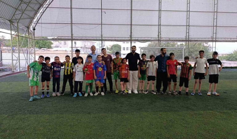 diclede-heyecan-dolu-kuran-kurslari-futbol-turnuvasi-lxZOrTKX.jpg