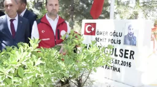 Dicle’de Şehitler Anma Töreni Kabirleri Başında Gerçekleştirildi