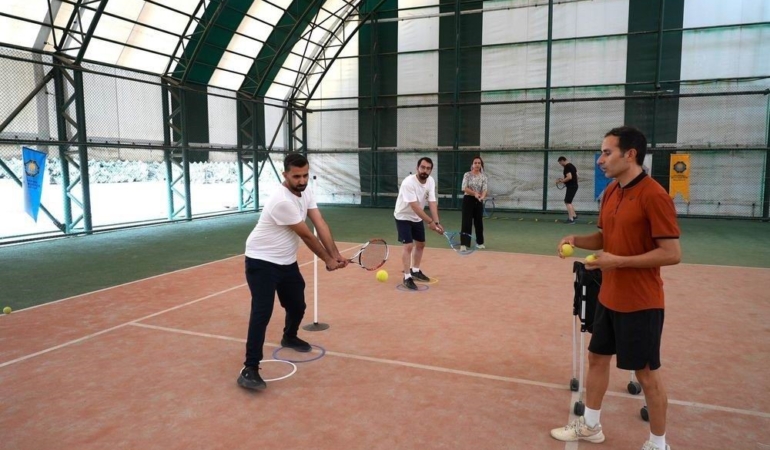diyarbakirda-tenis-kortlarina-rekor-ilgi-6-ayda-540-yeni-kursiyer-9xKWbd9u.jpg