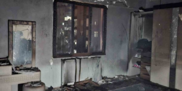 diyarbakirdaki-yanginda-merdivenli-aracla-tahliye-edilen-iki-kadin-WhaKyMn8.jpg