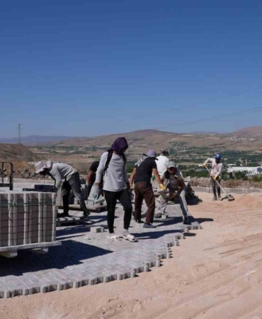 elazig-asri-mezarlikta-altyapi-ve-cevre-duzenlemeleri-devam-ediyor-5wmw8A62.jpg