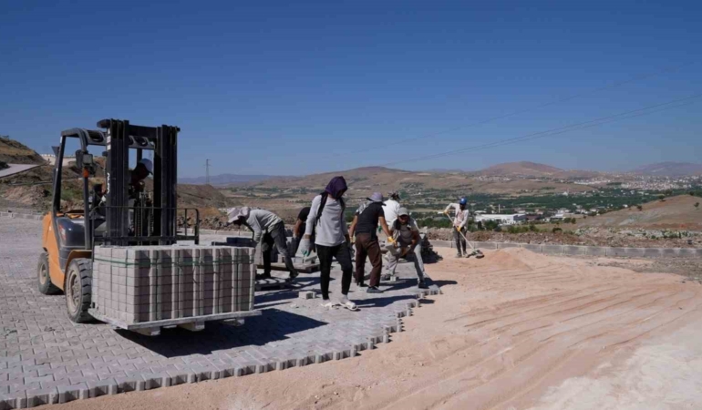 elazig-asri-mezarlikta-altyapi-ve-cevre-duzenlemeleri-devam-ediyor-5wmw8A62.jpg