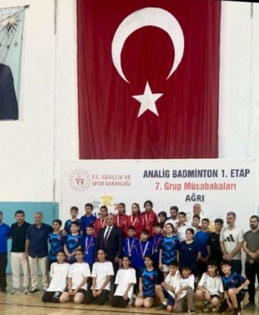 elazig-badminton-takimi-turkiye-finallerinde-zirveye-oynuyor-mamRxxQw.jpg