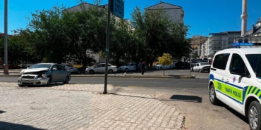 elazig-trafik-kazasinda-3-kisi-yaralandi-jZSEOZeb.jpg