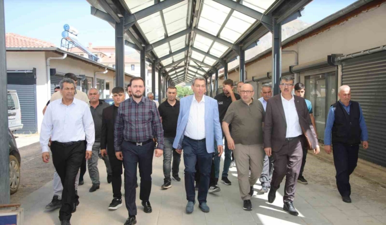 elazigda-ak-parti-kadrosu-sahada-aktif-calismalarini-devam-ettiriyor-lZqSZihM.jpg
