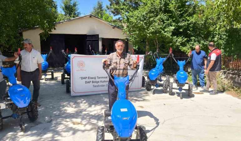 elazigda-ciftcilere-dagitilan-yeni-capa-makineleri-WzxSNsC9.jpg