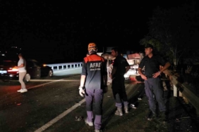 elazigda-minibus-ve-traktor-carpismasi-1-kisi-yaralandi-U4EaiAyT.jpg