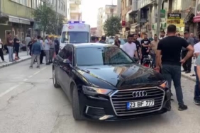 elazigda-motosiklet-trafik-kazasi-otomobil-carpti-magazaya-girdi-qnYXFT5b.jpg