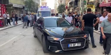 elazigda-motosiklet-trafik-kazasi-otomobil-carpti-magazaya-girdi-qnYXFT5b.jpg