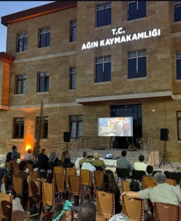 elazigda-nefes-kesen-acik-hava-sinemasi-etkinligi-MVmF3WWA.jpg