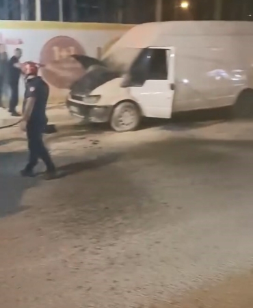 elazigda-seyir-halindeki-minibuste-aniden-patlayan-yangin-olayi-pxG1Ua3J.jpg