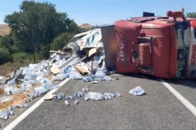 elazigda-su-yuklu-tir-devrildi-1-kisi-yaralandi-b4T7phkJ.jpg