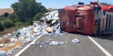 elazigda-su-yuklu-tir-devrildi-1-kisi-yaralandi-b4T7phkJ.jpg