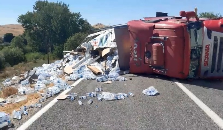 elazigda-su-yuklu-tir-devrildi-1-kisi-yaralandi-b4T7phkJ.jpg