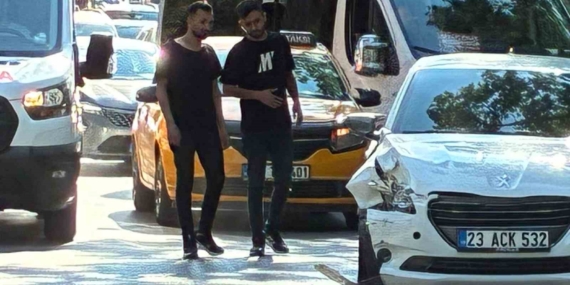Elazığ’da Trafik Kazası: İki Araç Çarpıştı, İki Yaralı