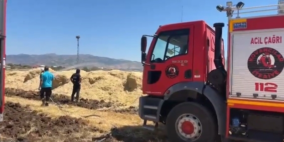 Elazığ’da Yangın Tehlikesi Ortadan Kalktı: Saman Yangını Hızla Kontrol Altına Alındı