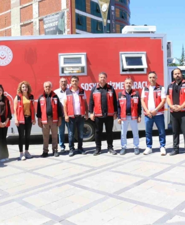 elazigda-yenilikci-mobil-sosyal-hizmet-araci-vatandaslarla-bulustu-OTQzNDgV.jpg
