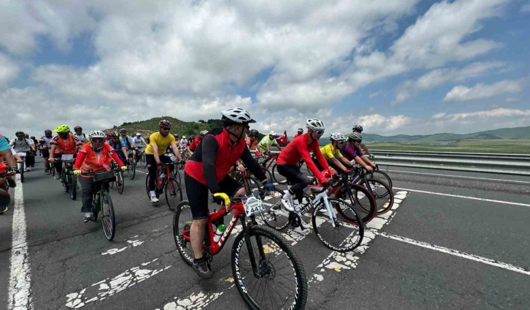 elazigdan-ardahana-uzanan-pedal-yolculugu-pYOEmXsU.jpg