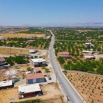 Doğanşehir'de Anız Yangınına Köylülerin Traktörlü Müdahalesi thumbnail