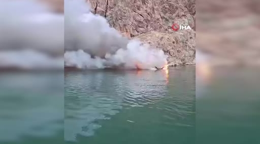 Fırat Nehri’nde Tekne Yangını: Alevler Yükseldi