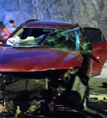 hakkaride-trafik-kazasi-iki-otomobil-carpisti-7-yarali-4rTVZv9P.jpg
