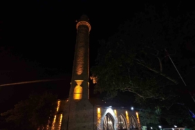 harput-mahallesinin-gece-isiltisi-tarihin-kollarinda-bir-guzellik-wv87jmpl.jpg