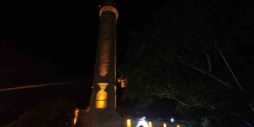 harput-mahallesinin-gece-isiltisi-tarihin-kollarinda-bir-guzellik-wv87jmpl.jpg
