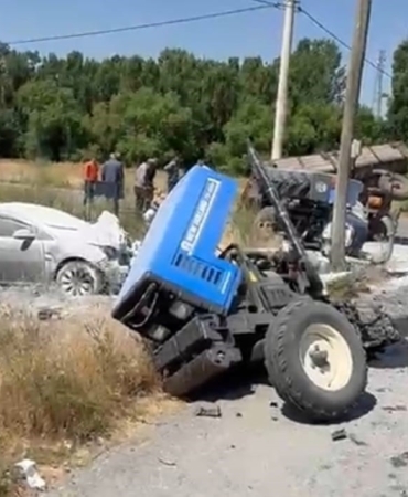 haskoyde-traktor-ve-otomobil-carpismasi-3-kisi-yaralandi-wdfcBOax.jpg