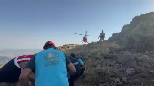 Helikopterle Hastaneye Kaldırılan Kırık Ayaklı Kadın