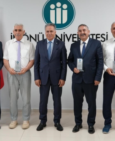 inonu-universitesinde-basarili-akademisyenlere-odul-ve-plaketi-toreni-XSXSH9Ag.jpg
