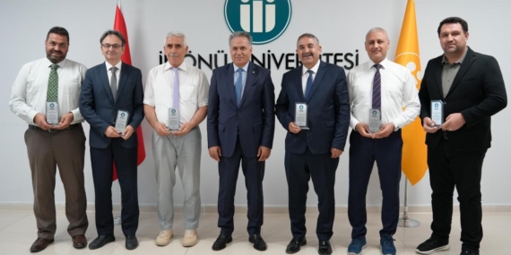İnönü Üniversitesi’nde Başarılı Akademisyenlere Ödül ve Plaketi Töreni
