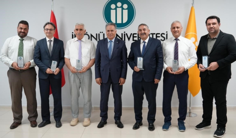 inonu-universitesinde-basarili-akademisyenlere-odul-ve-plaketi-toreni-XSXSH9Ag.jpg