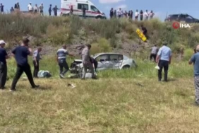 karsta-otomobil-sarampole-devrildi-iki-kisi-yaralandi-FbElXXas.jpg