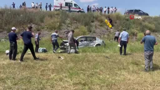 karsta-otomobil-sarampole-devrildi-iki-kisi-yaralandi-FbElXXas.jpg
