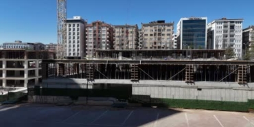 kizgin-demir-ve-kavurucu-gunes-insaatta-zorlu-calisma-kosullari-bEfjpdpd.jpg