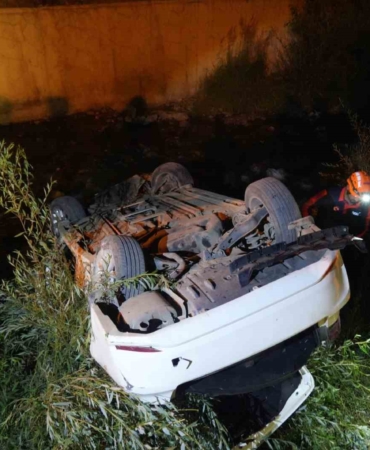 kopruden-dusen-otomobilden-yarali-cikan-2-kisi-wFaFODpp.jpg