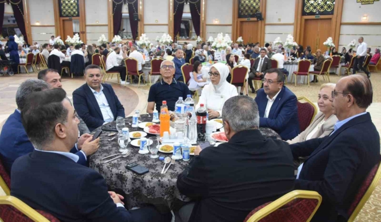 malatya-protokolunun-bir-araya-geldigi-dugun-Egw29HmX.jpg