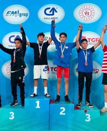 malatya-u14-greko-romen-takiminin-turkiye-sampiyonlugu-zaferi-xMTq4wY9.jpg