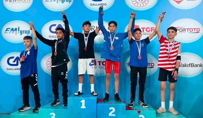 malatya-u14-greko-romen-takiminin-turkiye-sampiyonlugu-zaferi-xMTq4wY9.jpg